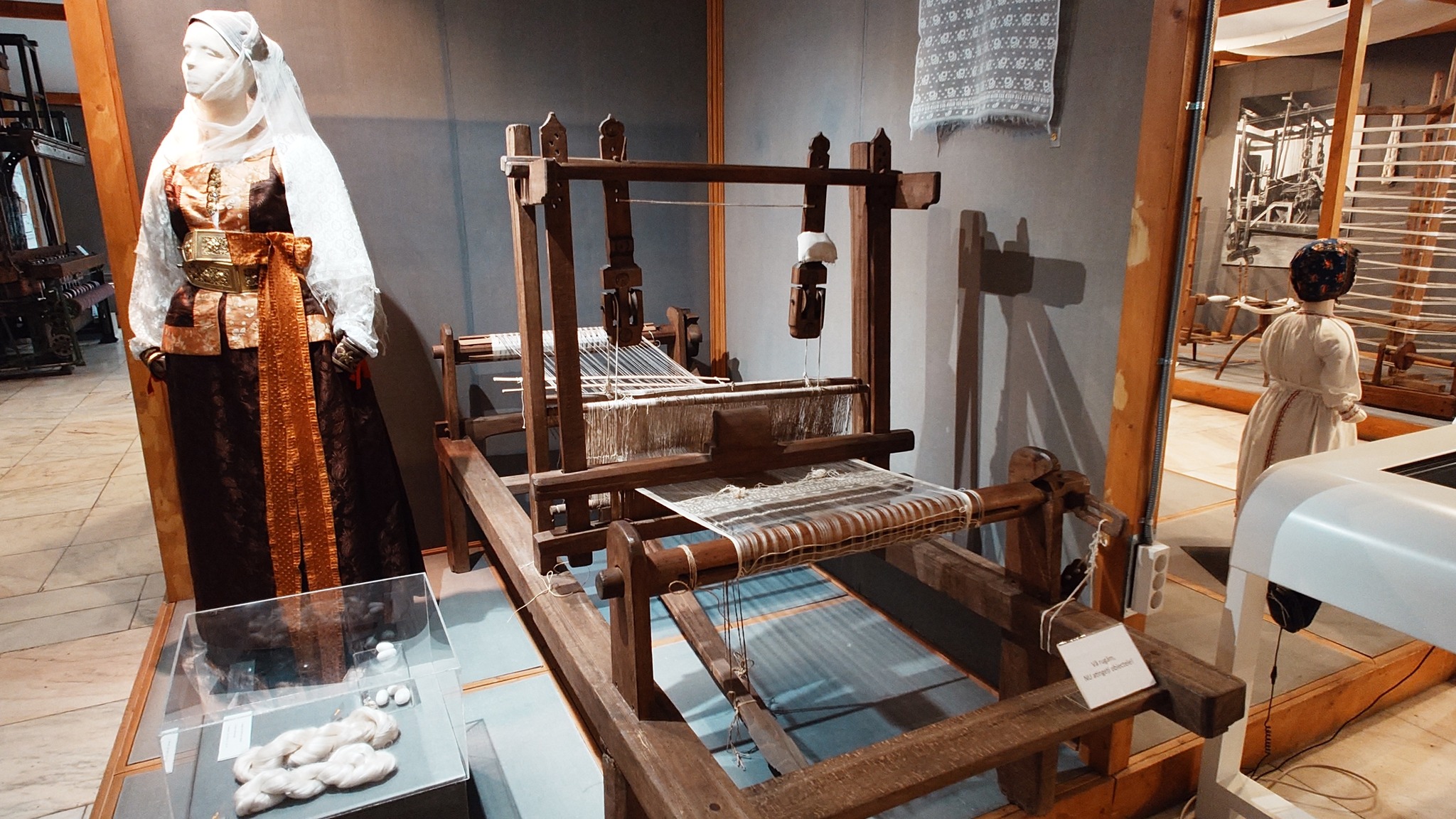 Expoziția permanentă, „Patrimoniu textil”: Despre maramele de borangic ...
