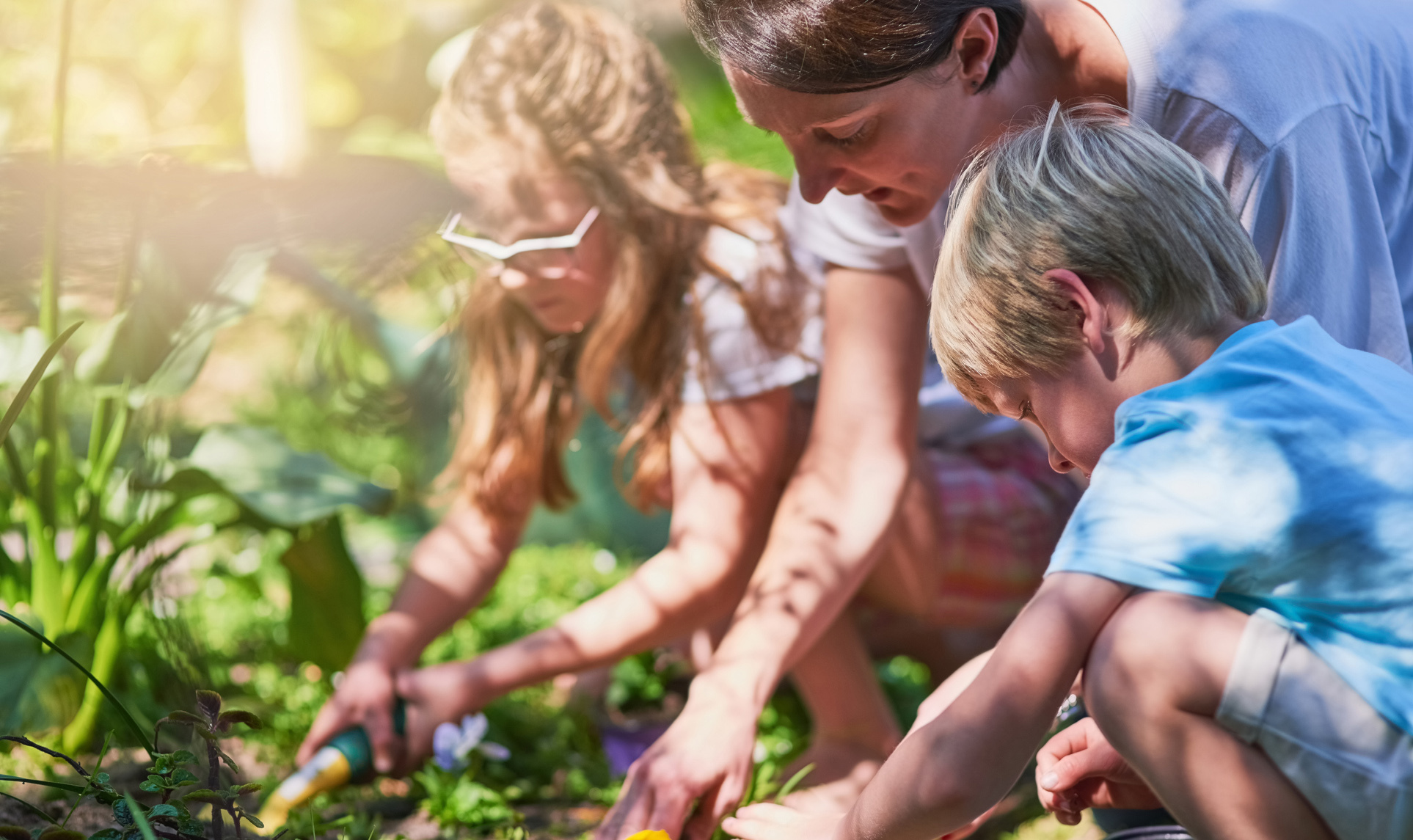 Preot din Săcele: Părinții, nu lăsați tehnologia să vă crească copiii