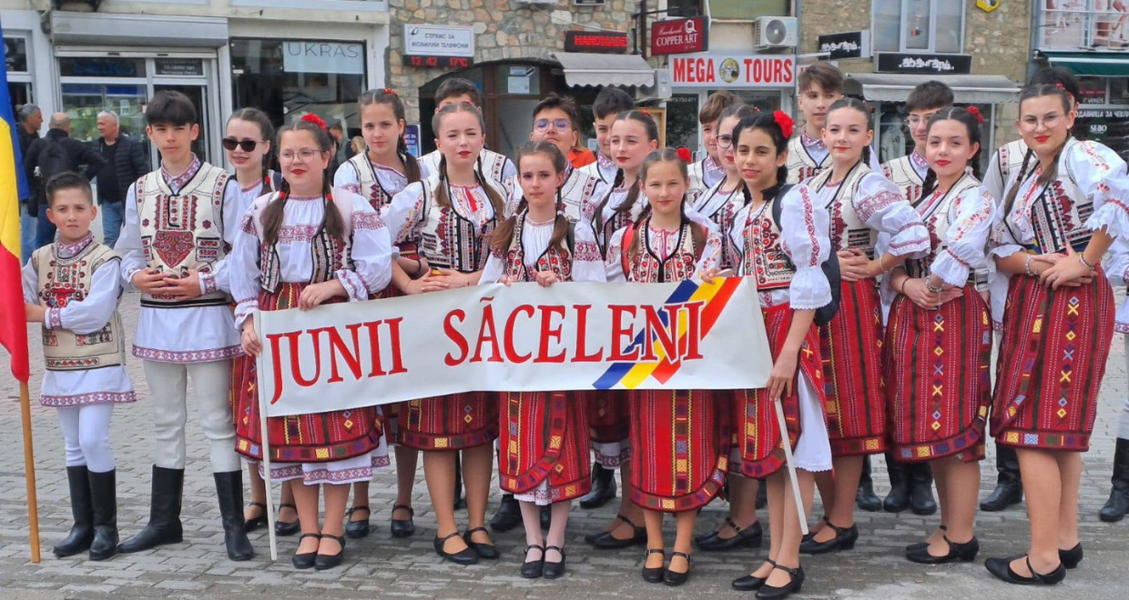 Junii Săceleni aniversează 10 ani cu spectacol la Multicultural